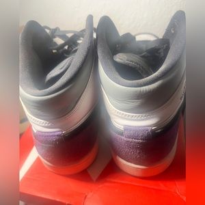 USED Air Jordan 1 Mid SE Purple